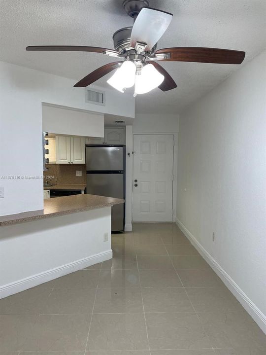 For Rent: $2,150 (1 beds, 1 baths, 810 Square Feet)