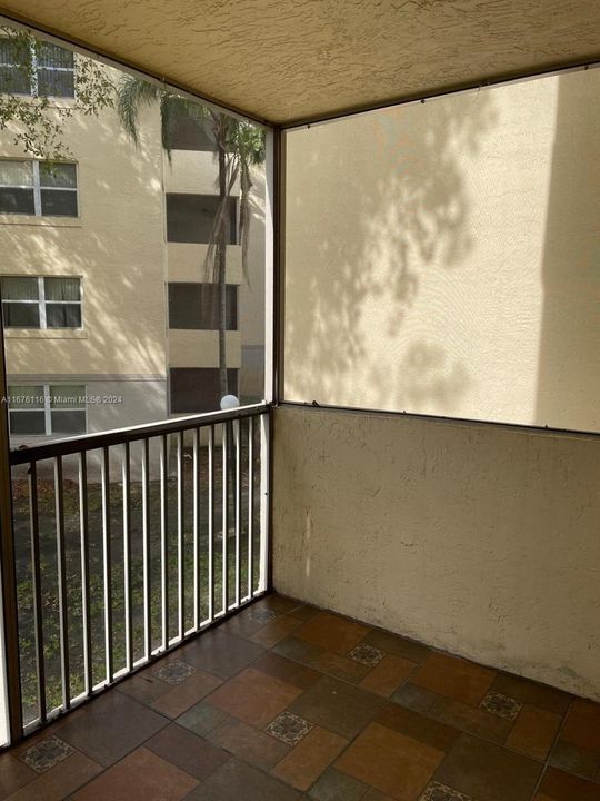 For Rent: $2,150 (1 beds, 1 baths, 810 Square Feet)