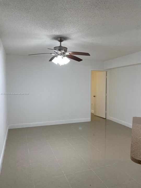 For Rent: $2,150 (1 beds, 1 baths, 810 Square Feet)