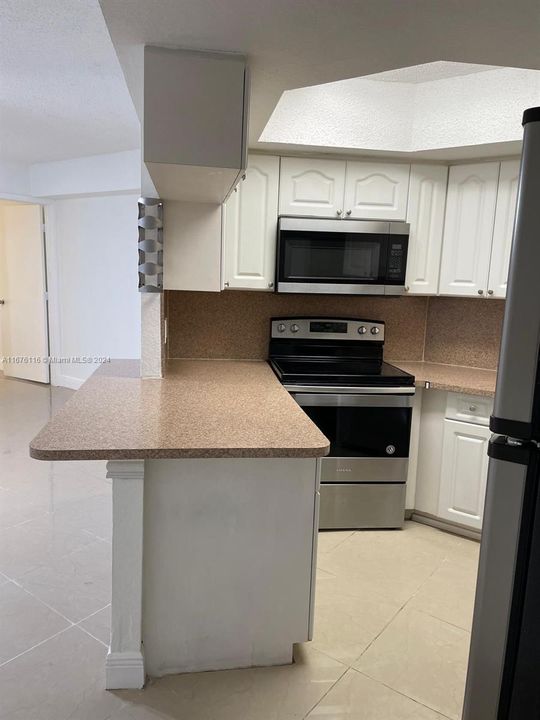 For Rent: $2,150 (1 beds, 1 baths, 810 Square Feet)