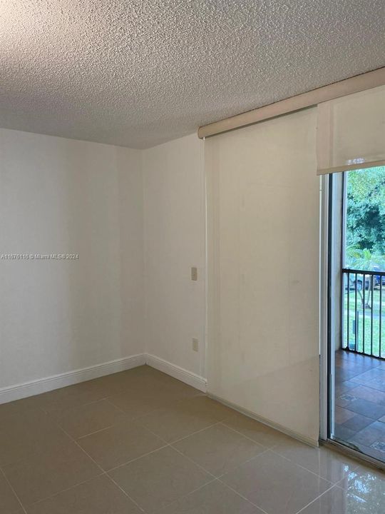 For Rent: $2,150 (1 beds, 1 baths, 810 Square Feet)