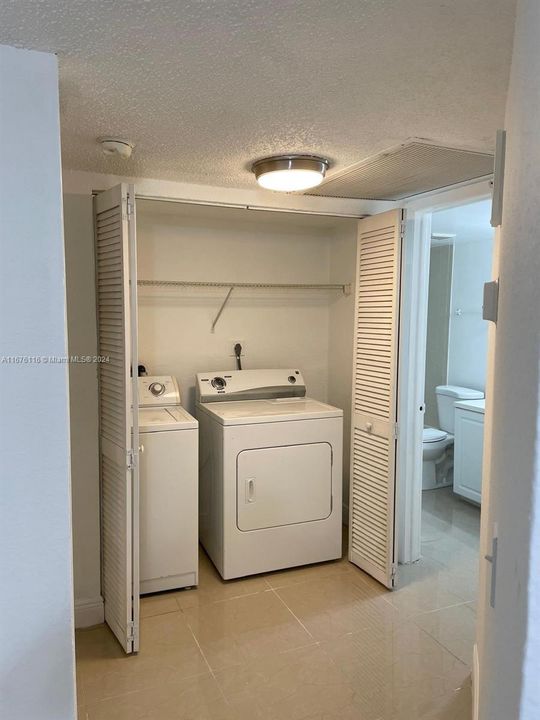 For Rent: $2,150 (1 beds, 1 baths, 810 Square Feet)