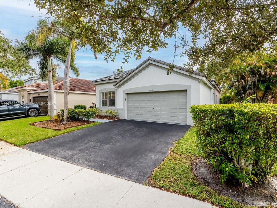 For Sale: $680,000 (3 beds, 2 baths, 1672 Square Feet)