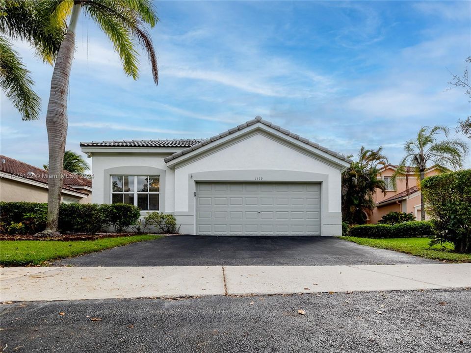 For Sale: $680,000 (3 beds, 2 baths, 1672 Square Feet)