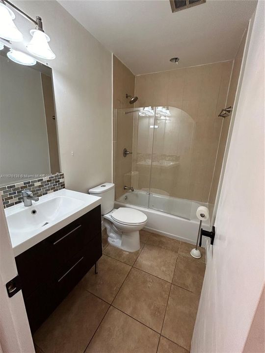 For Rent: $3,200 (3 beds, 2 baths, 1455 Square Feet)