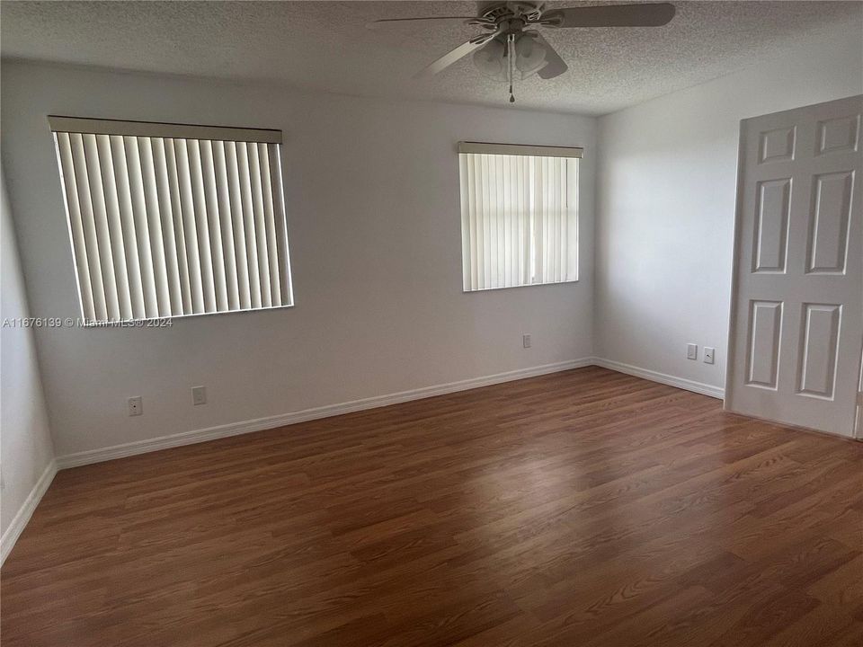 For Sale: $167,000 (2 beds, 2 baths, 1130 Square Feet)