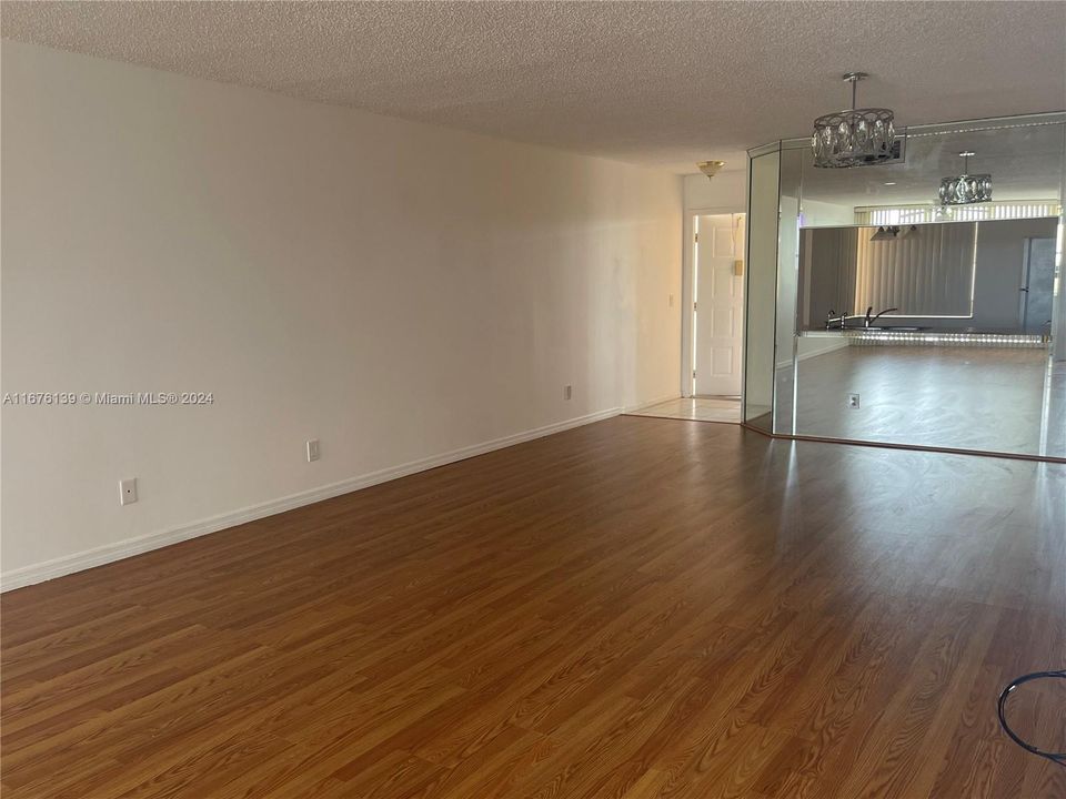 For Sale: $167,000 (2 beds, 2 baths, 1130 Square Feet)