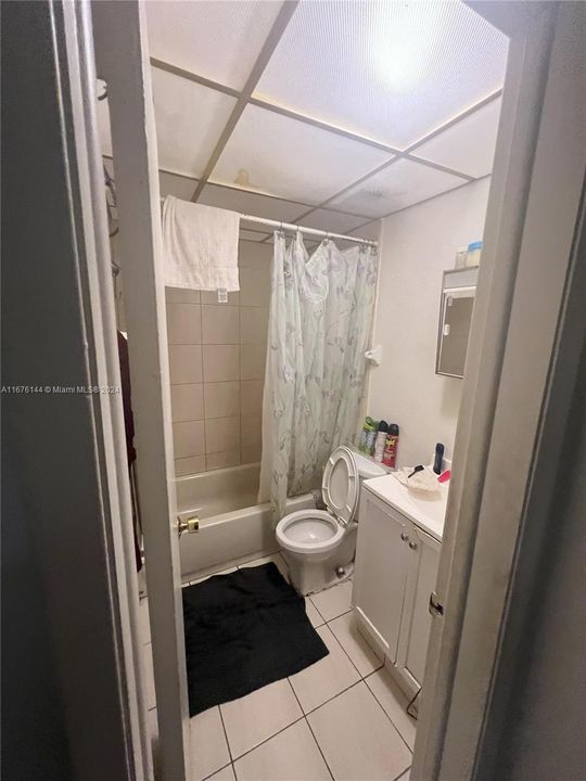 2/1 Apartment Full Bathroom