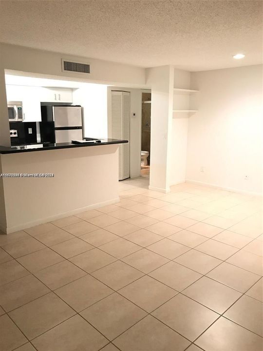 For Sale: $198,000 (1 beds, 1 baths, 785 Square Feet)