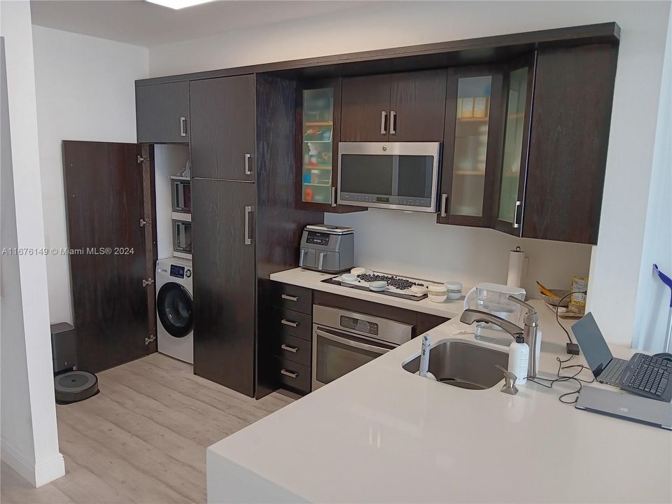 For Rent: $2,100 (1 beds, 1 baths, 685 Square Feet)