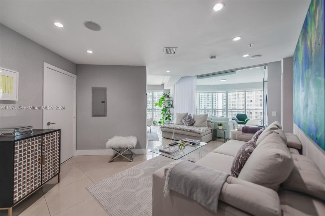 Active With Contract: $6,500 (2 beds, 2 baths, 1356 Square Feet)