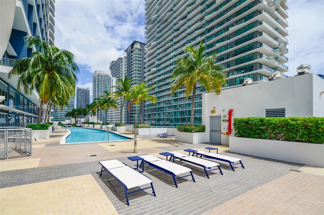 Active With Contract: $6,500 (2 beds, 2 baths, 1356 Square Feet)