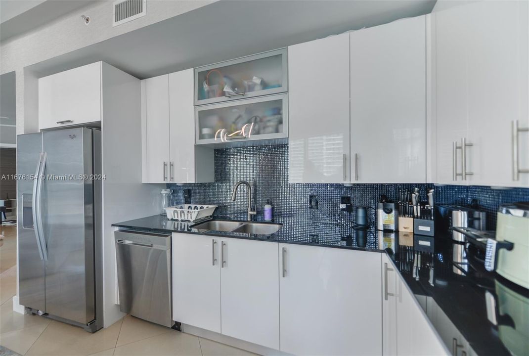 Active With Contract: $6,500 (2 beds, 2 baths, 1356 Square Feet)