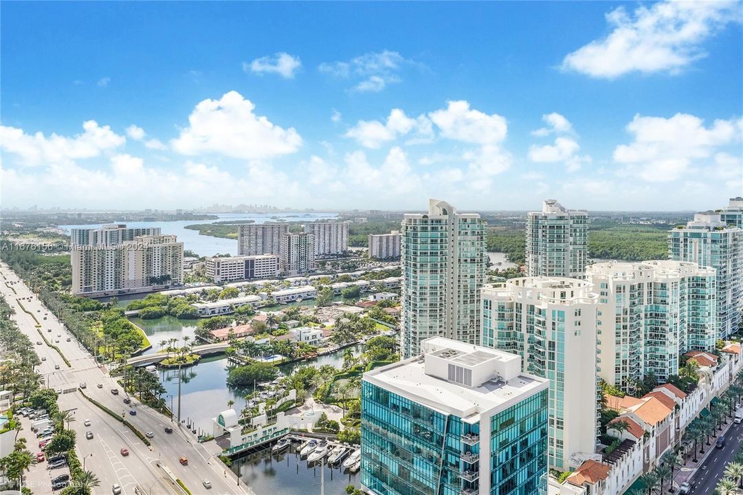 For Sale: $1,310,000 (2 beds, 2 baths, 1423 Square Feet)