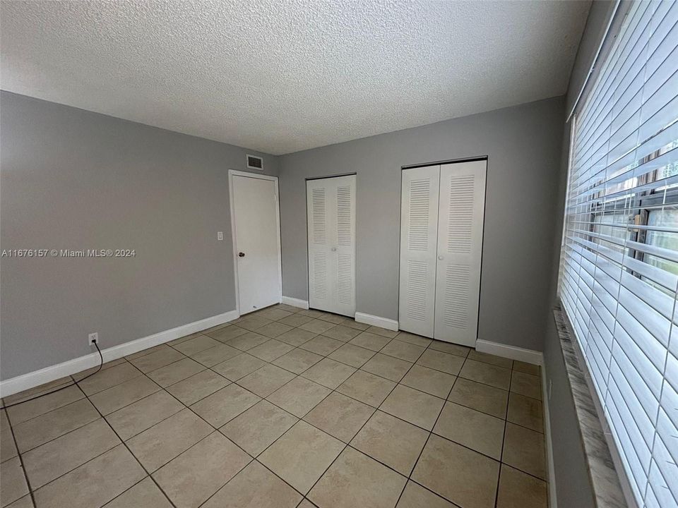 For Sale: $270,000 (2 beds, 2 baths, 1210 Square Feet)