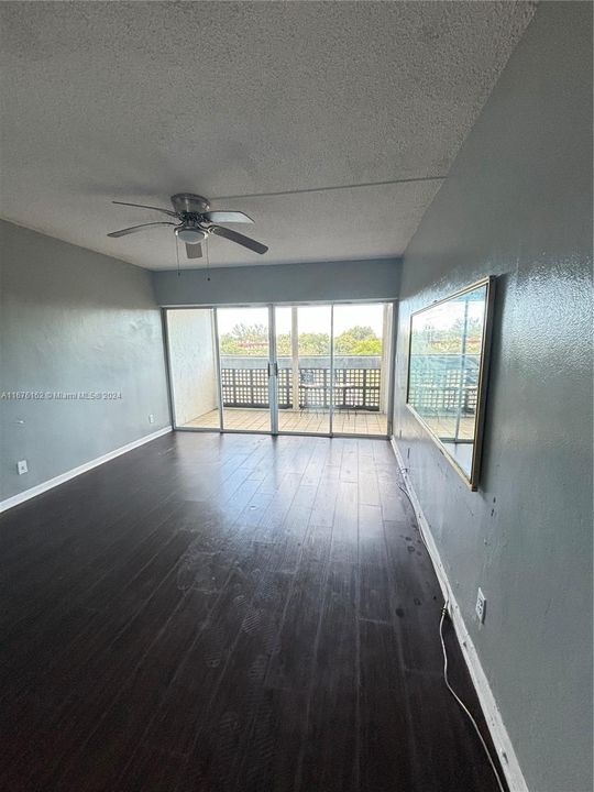 For Sale: $100,000 (1 beds, 1 baths, 850 Square Feet)