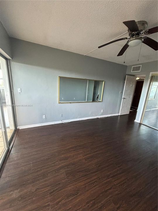 For Sale: $100,000 (1 beds, 1 baths, 850 Square Feet)