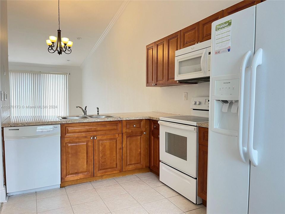 For Rent: $2,650 (2 beds, 2 baths, 1089 Square Feet)