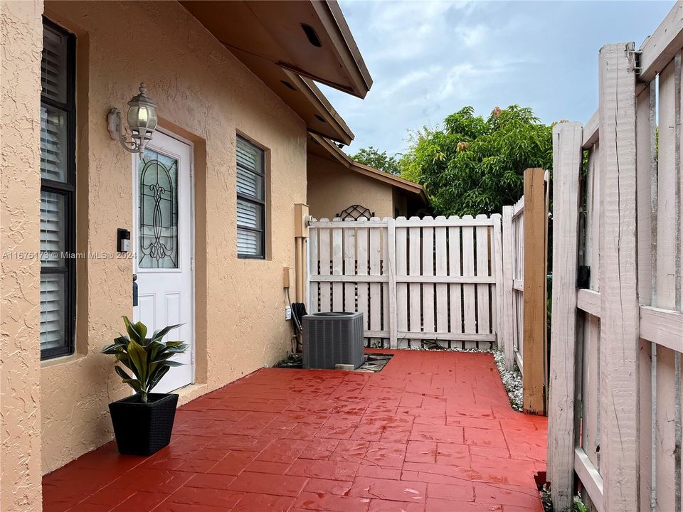 For Rent: $2,650 (2 beds, 2 baths, 1089 Square Feet)