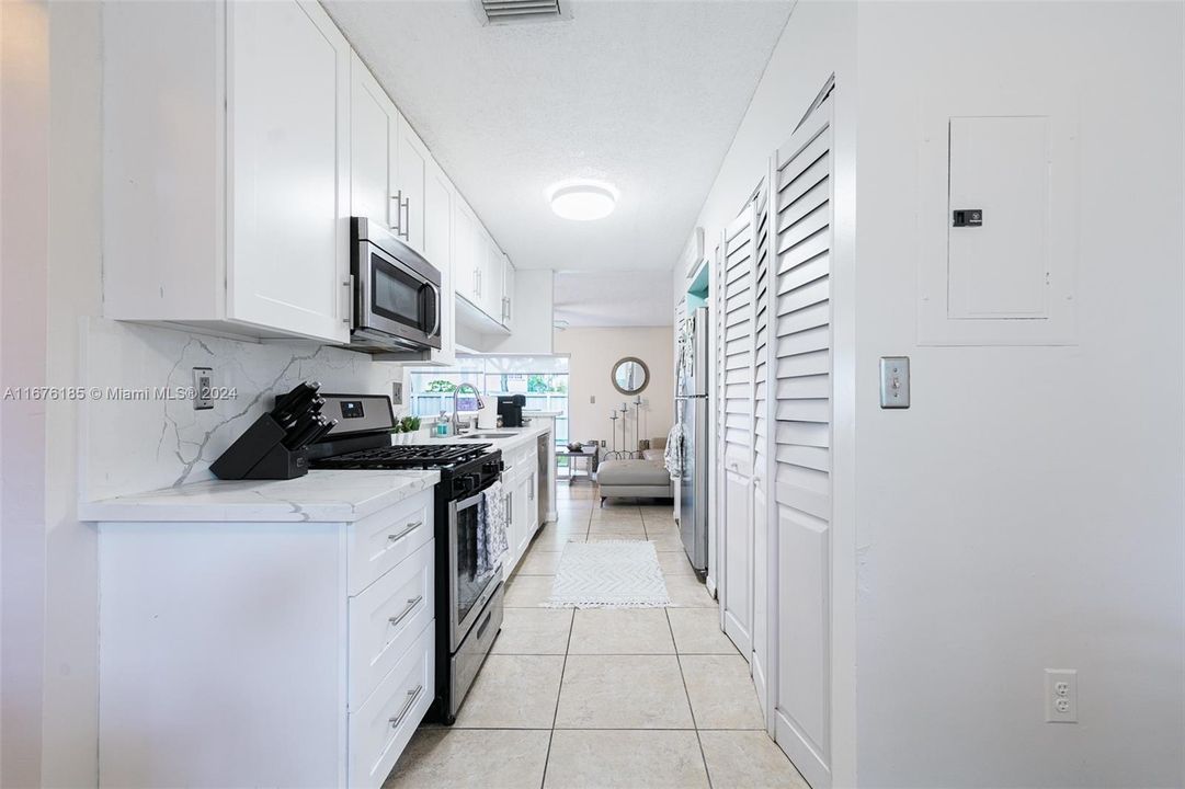 For Sale: $500,000 (3 beds, 2 baths, 1340 Square Feet)