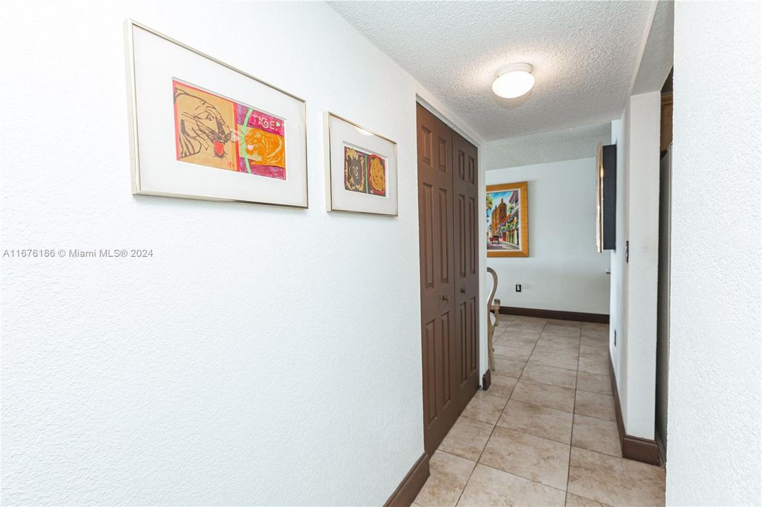 For Sale: $285,000 (1 beds, 1 baths, 1149 Square Feet)