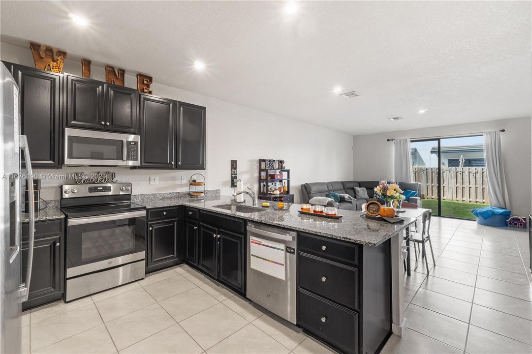 For Sale: $435,000 (3 beds, 2 baths, 1530 Square Feet)