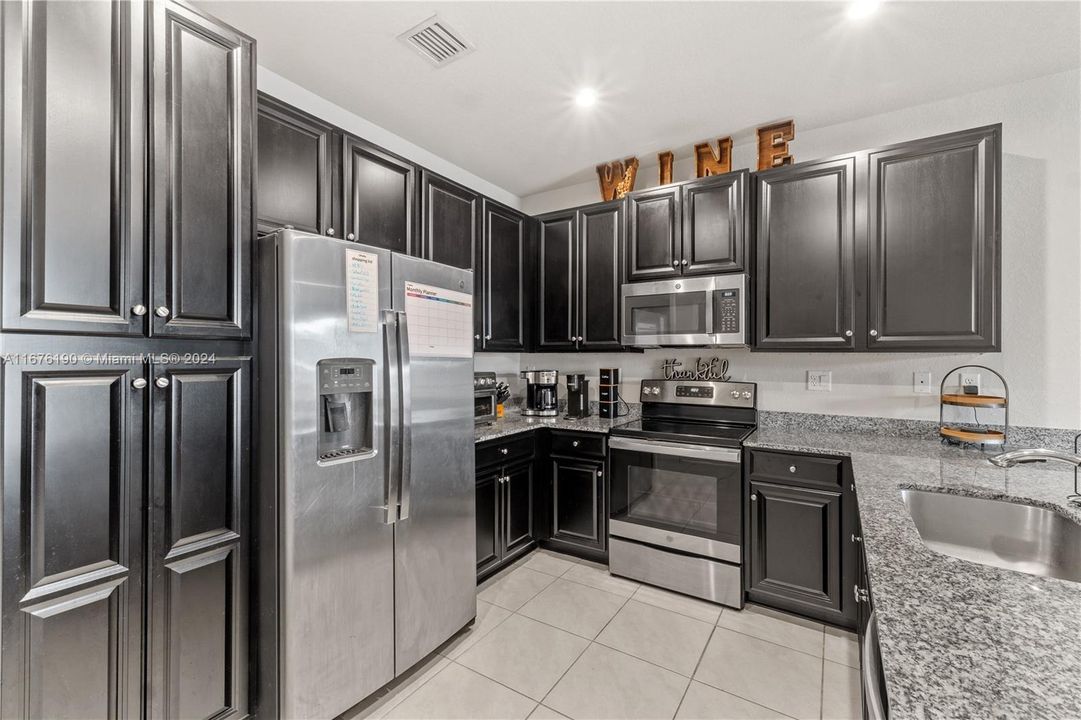 For Sale: $435,000 (3 beds, 2 baths, 1530 Square Feet)