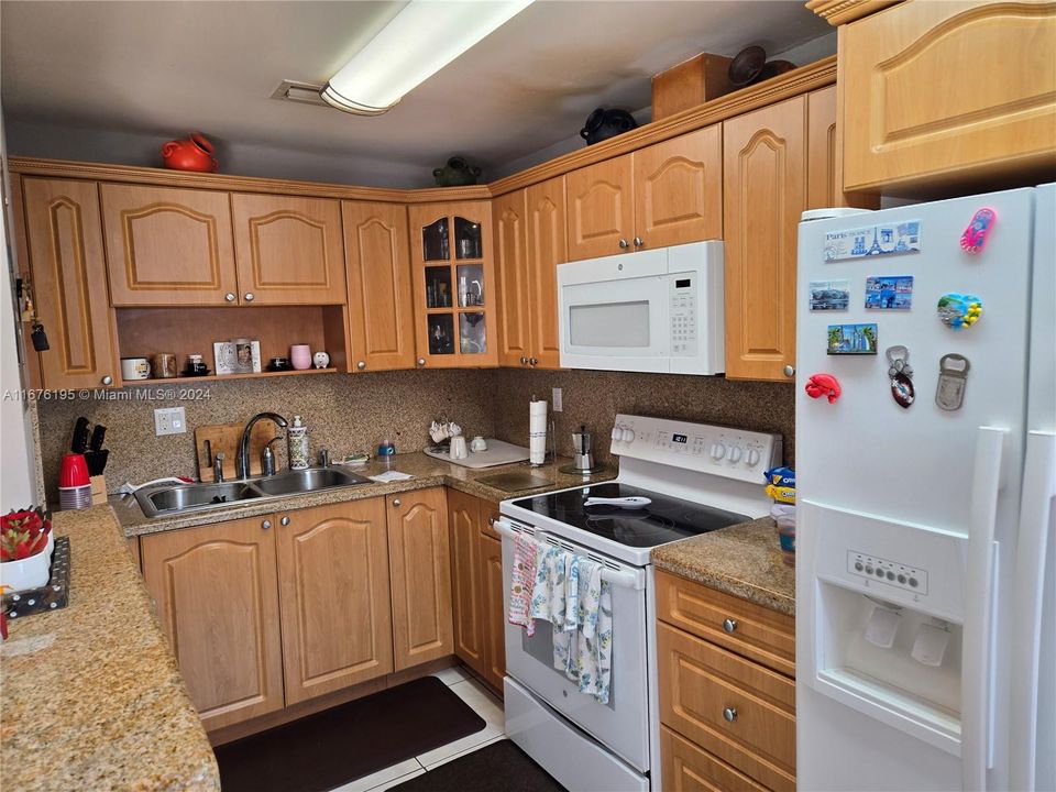 Recently Rented: $3,050 (3 beds, 2 baths, 1144 Square Feet)