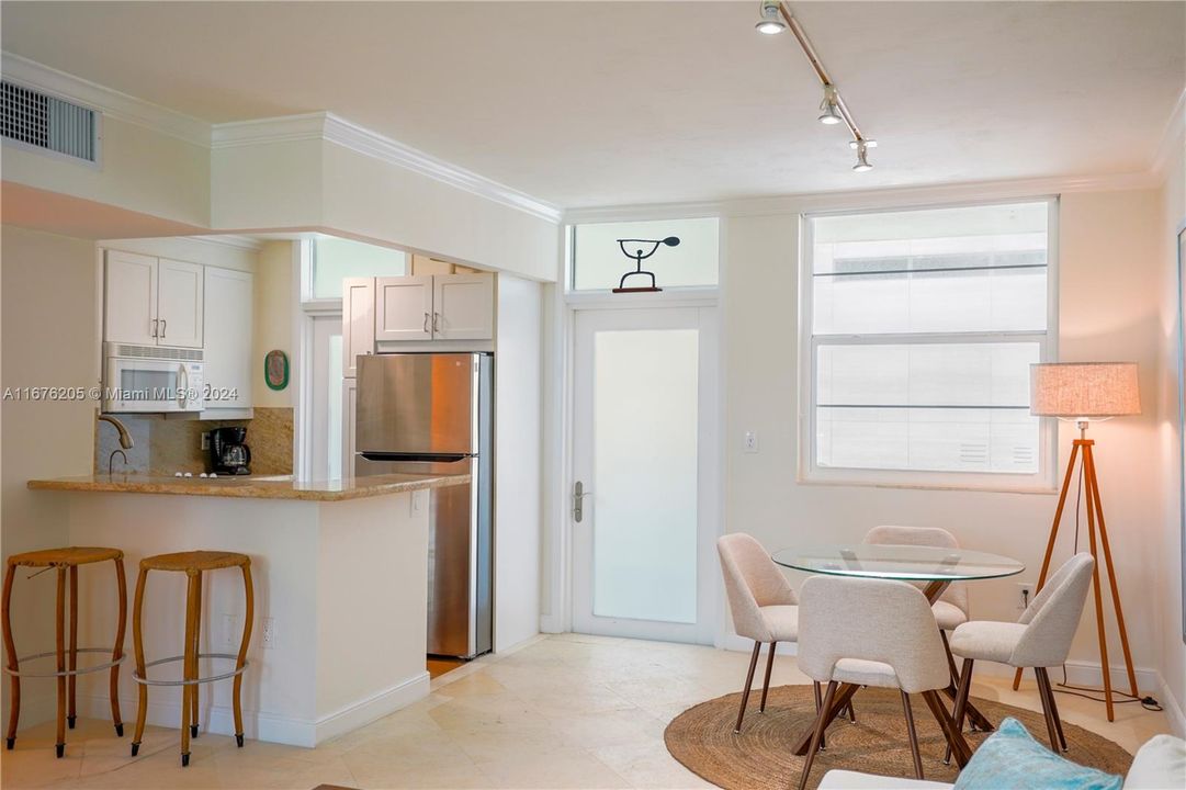 For Sale: $799,000 (1 beds, 1 baths, 640 Square Feet)