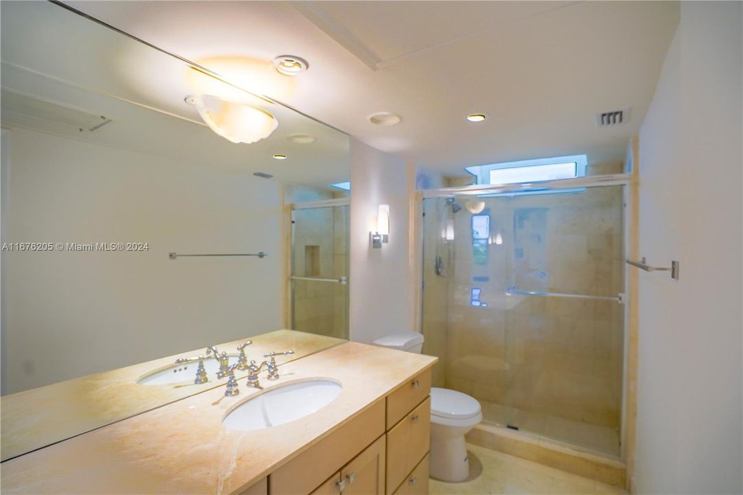 For Sale: $799,000 (1 beds, 1 baths, 640 Square Feet)