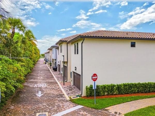 For Sale: $1,250,000 (4 beds, 2 baths, 2158 Square Feet)