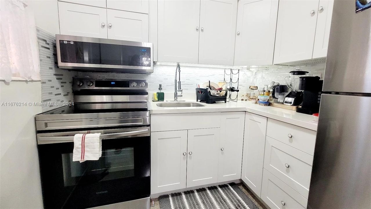 For Sale: $155,000 (1 beds, 1 baths, 520 Square Feet)