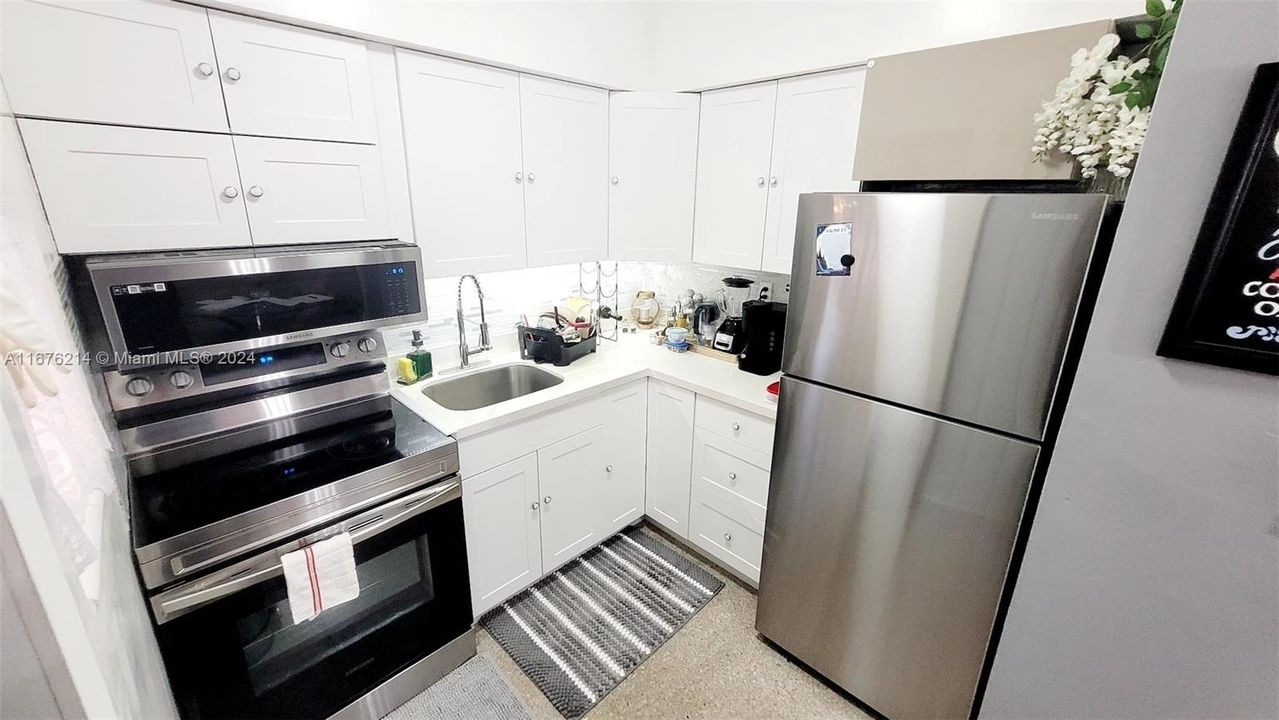 For Sale: $155,000 (1 beds, 1 baths, 520 Square Feet)