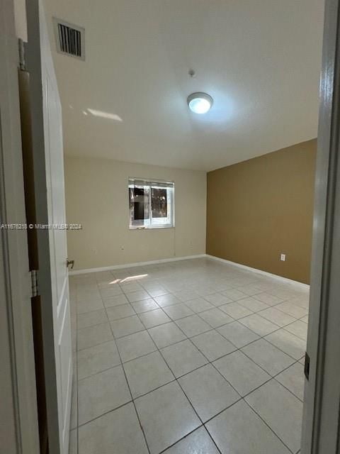 For Rent: $2,700 (2 beds, 2 baths, 1206 Square Feet)