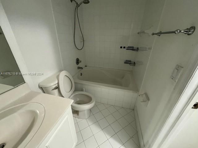 For Rent: $2,700 (2 beds, 2 baths, 1206 Square Feet)