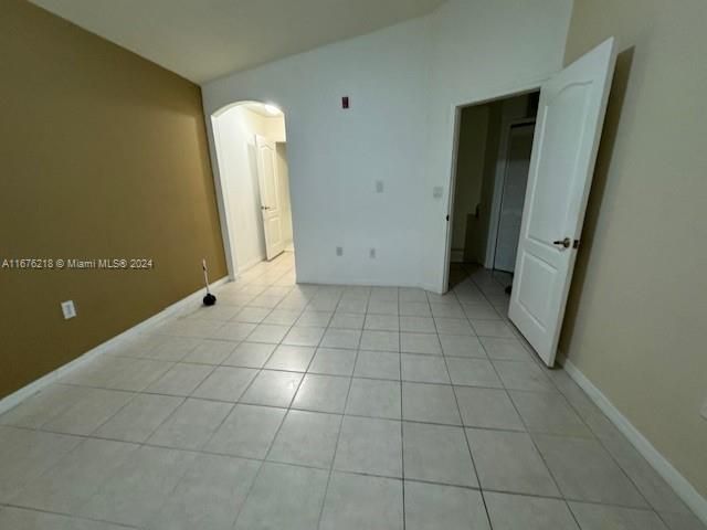 For Rent: $2,700 (2 beds, 2 baths, 1206 Square Feet)