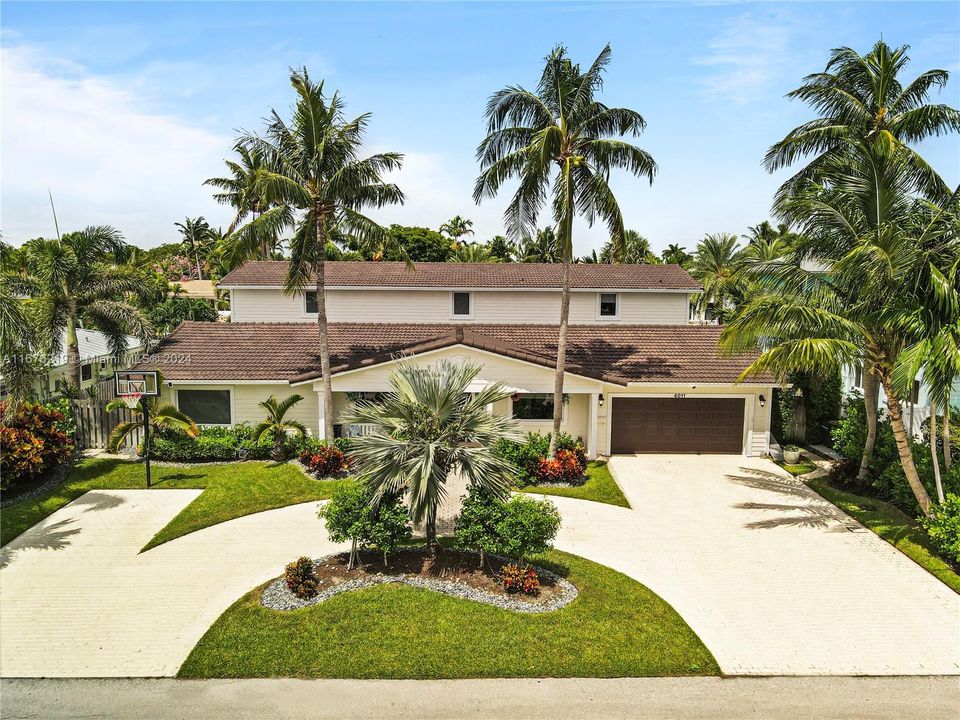 For Sale: $3,500,000 (5 beds, 4 baths, 4401 Square Feet)