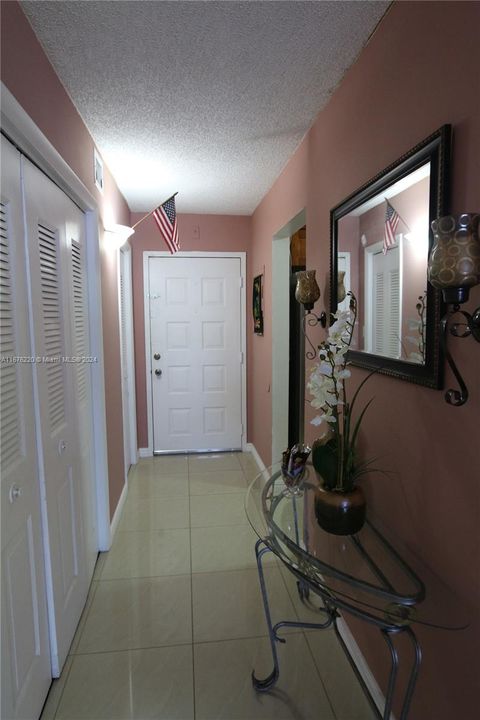 For Sale: $275,900 (2 beds, 1 baths, 1035 Square Feet)