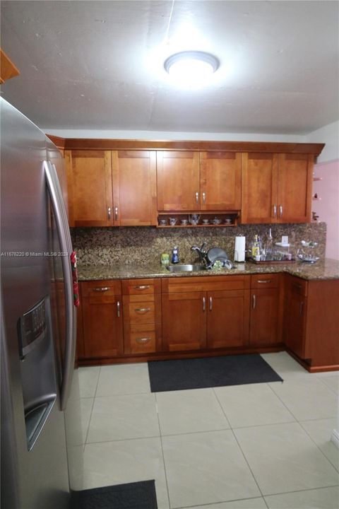 For Sale: $275,900 (2 beds, 1 baths, 1035 Square Feet)