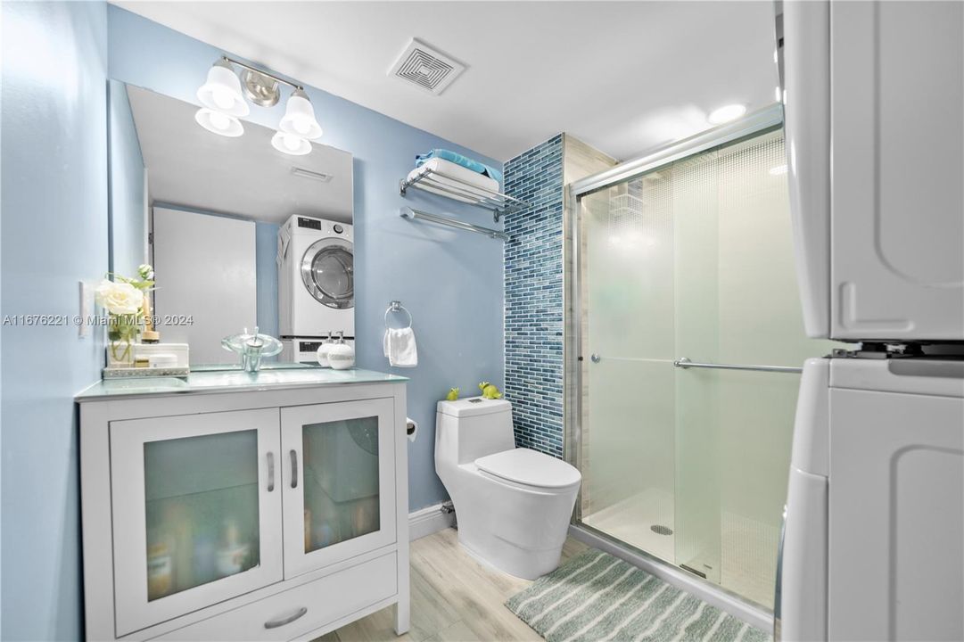 For Sale: $329,900 (2 beds, 2 baths, 1231 Square Feet)