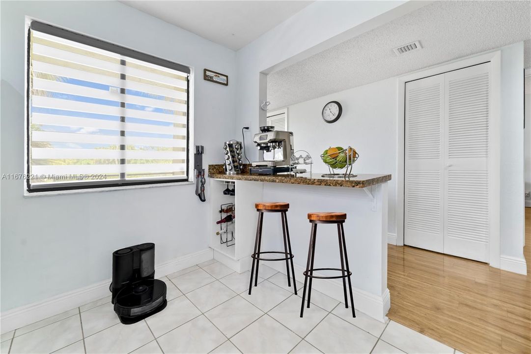 For Sale: $329,900 (2 beds, 2 baths, 1231 Square Feet)