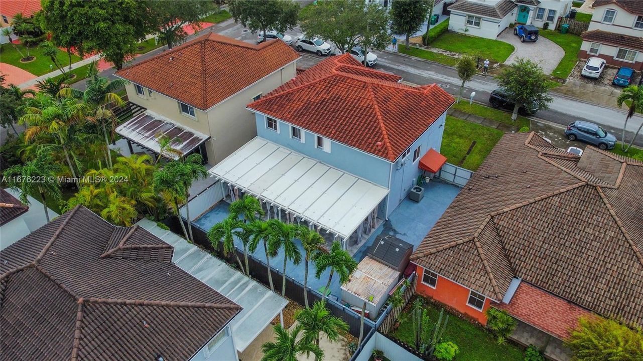 En Venta: $949,999 (4 camas, 2 baños, 1940 Pies cuadrados)