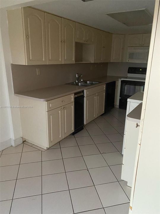 For Rent: $2,400 (2 beds, 2 baths, 1170 Square Feet)