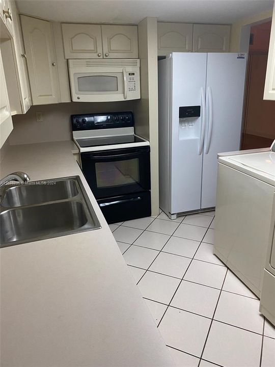 For Rent: $2,400 (2 beds, 2 baths, 1170 Square Feet)