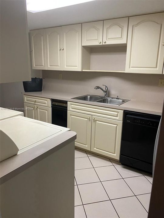 For Rent: $2,400 (2 beds, 2 baths, 1170 Square Feet)