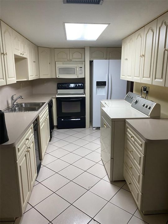 For Rent: $2,400 (2 beds, 2 baths, 1170 Square Feet)