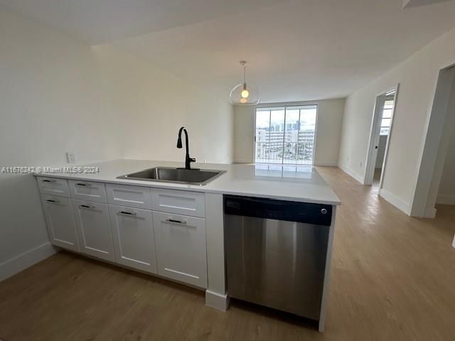 For Sale: $265,000 (1 beds, 1 baths, 763 Square Feet)