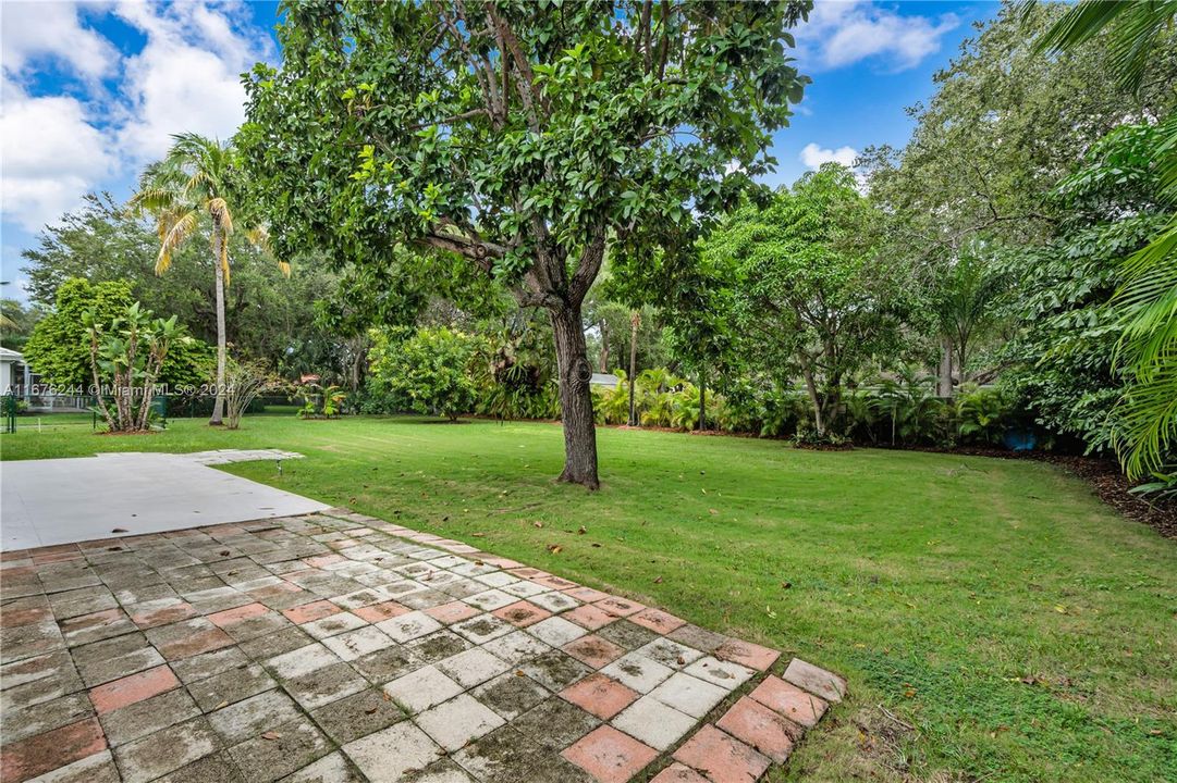 For Sale: $900,000 (3 beds, 2 baths, 1415 Square Feet)