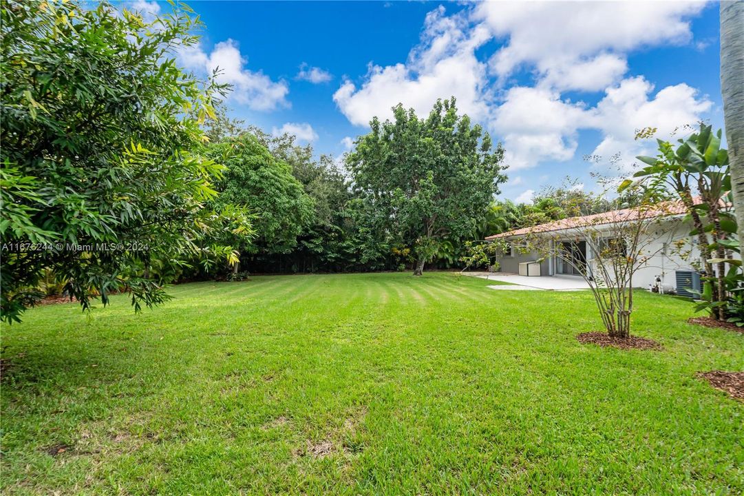 For Sale: $900,000 (3 beds, 2 baths, 1415 Square Feet)