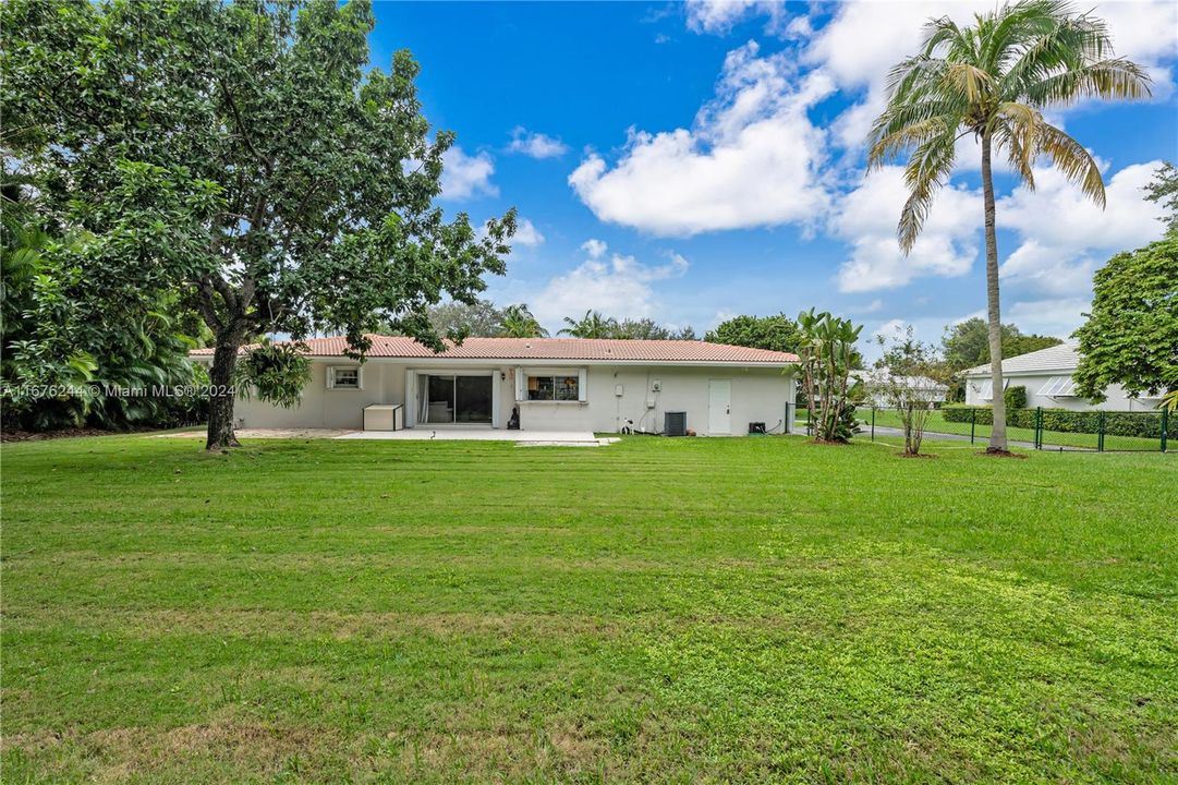 For Sale: $900,000 (3 beds, 2 baths, 1415 Square Feet)